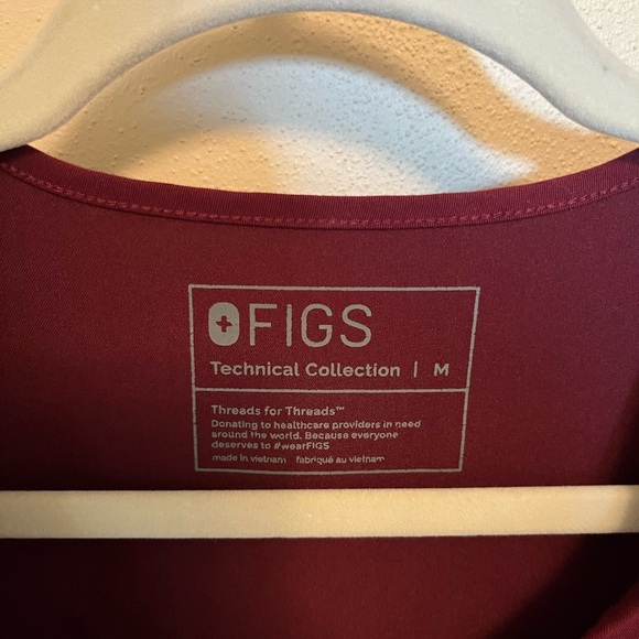Like New Figs Casma Three Pocket Women's Burgundy Scrub Top - M - Picture 6 of 8